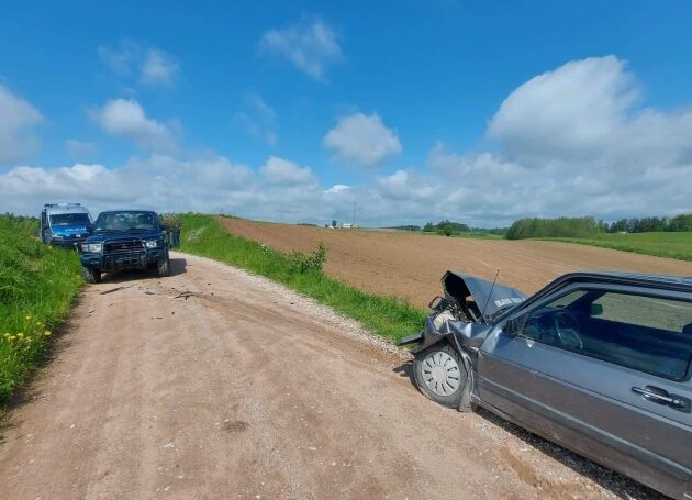 Jedna osoba trafiła do szpitala po zderzeniu osobówek