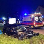 Śmiertelny wypadek. Auto wjechało pod ciężarówkę wiozącą mleko