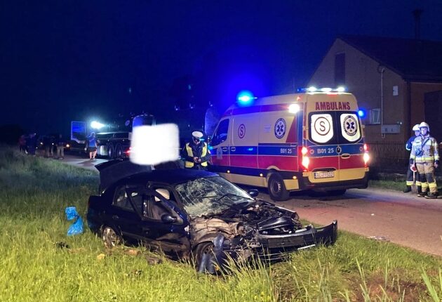 Śmiertelny wypadek. Auto wjechało pod ciężarówkę wiozącą mleko