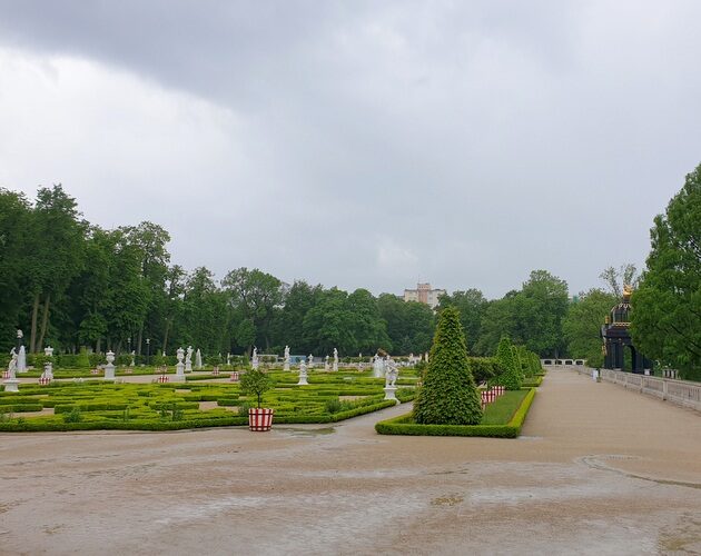 Początek tygodnia przyniesie spadek temperatury i burze