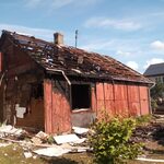 Pożar strawił drewniany dom. Z ogniem walczyło niemal 30 strażaków