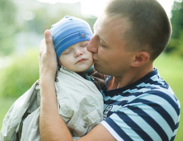 Ojcowie coraz częściej korzystają z prawa do zasiłku macierzyńskiego