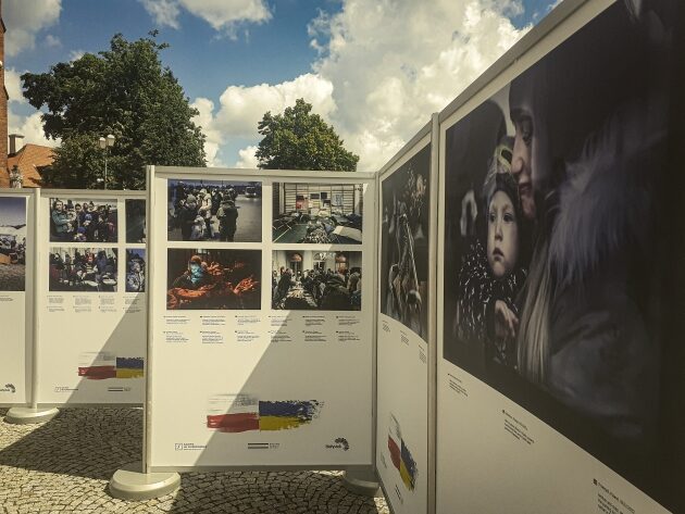 Poruszające fotografie uchodźców z Ukrainy można oglądać w centrum miasta