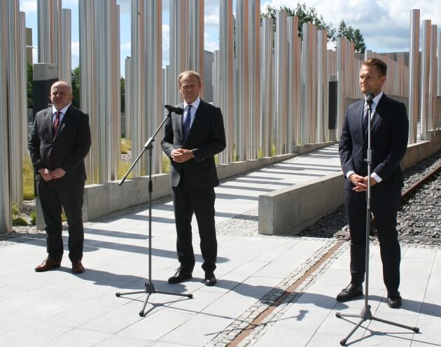 Donald Tusk odwiedził Białystok przy okazji nadania prof. Tarasewiczowi honorowego tytułu