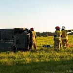 Śmiertelne dachowanie. Autem jechała m.in. 9-letnia dziewczynka [ZDJĘCIA]