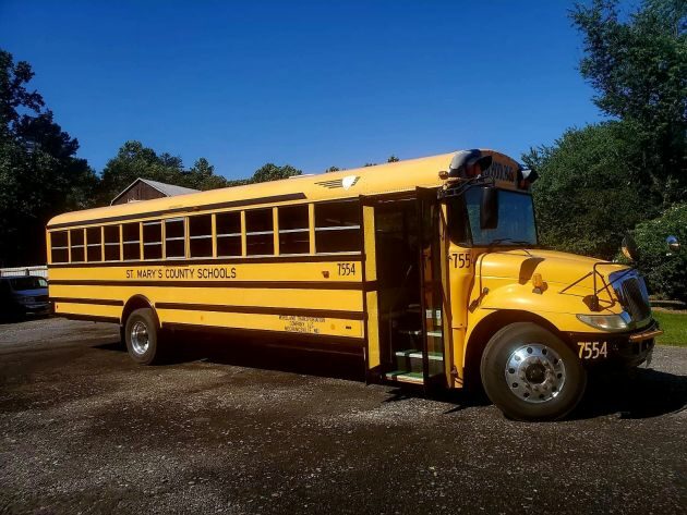 Udało się! Uczniowie już kupili amerykański autobus