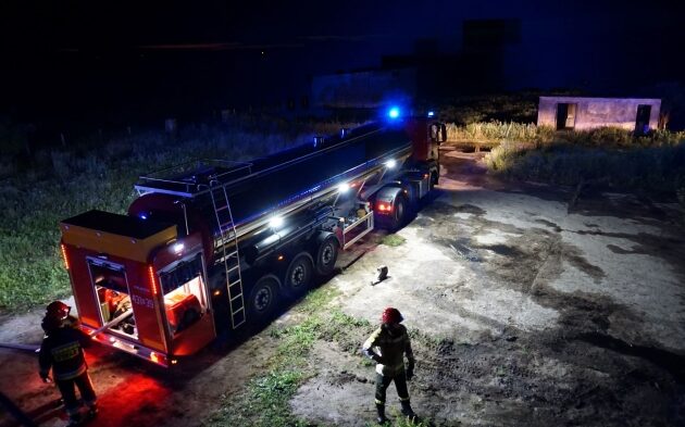 9 zastępów walczyło z pożarem kurnika. Zginęło 32 tys. kurcząt