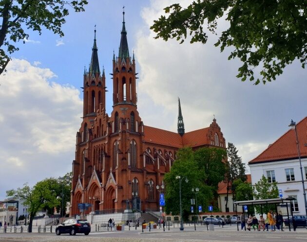 Z ambony o ks. Dębskim. Podczas mszy św. odczytano list metropolity do wiernych