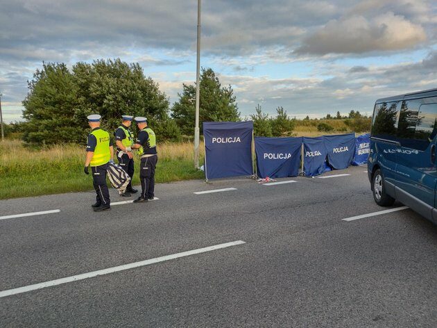 Motocyklista uderzył w słup. Jego ciało uległo rozczłonkowaniu na dwie części