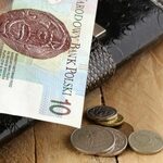 Zbliża się wypłata "czternastek". Co zrobić, by dostać pieniądze?