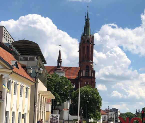 Pijany ksiądz odprawiał mszę. Arcybiskup już go ukarał [OŚWIADCZENIE KURII]