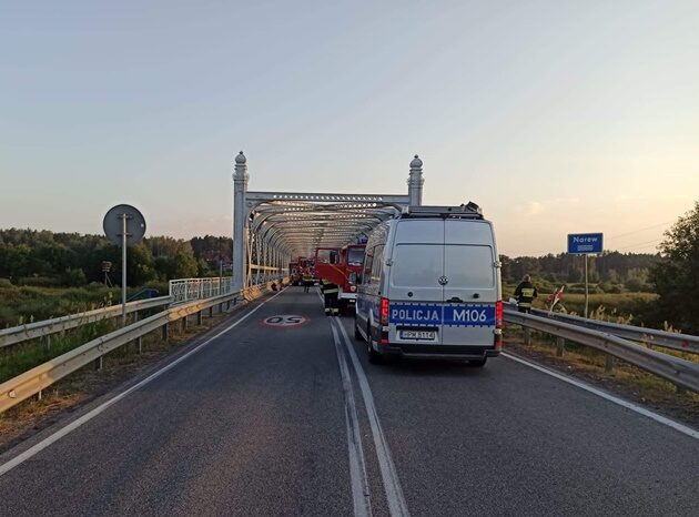 Śmiertelny wypadek. Samochód uderzył w barierki na moście na DK19