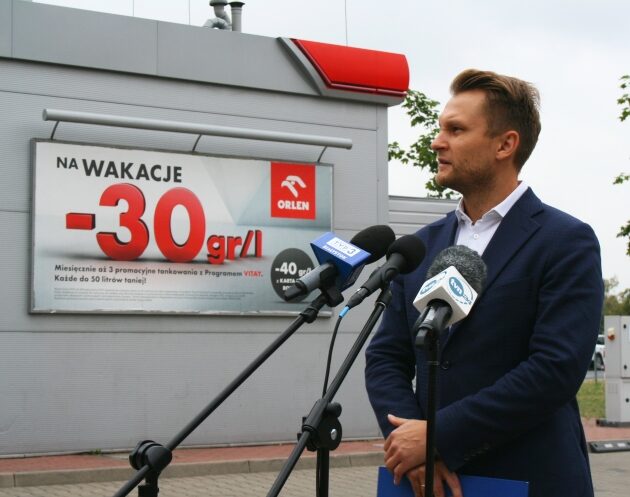 Obajtek posłuchał próśb Truskolaskiego? Orlen przedłużył promocję na paliwo