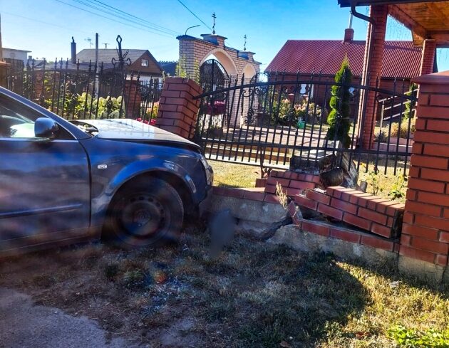 Wjechał w ogrodzenie cerkwi i uciekł