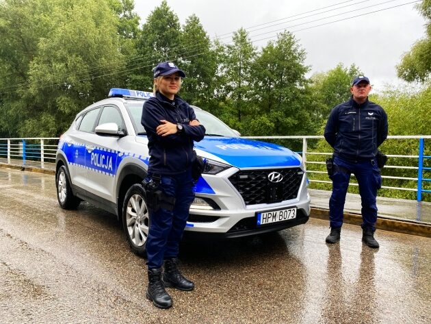 42-latek targnął się na życie. Policjant skoczył za nim z mostu