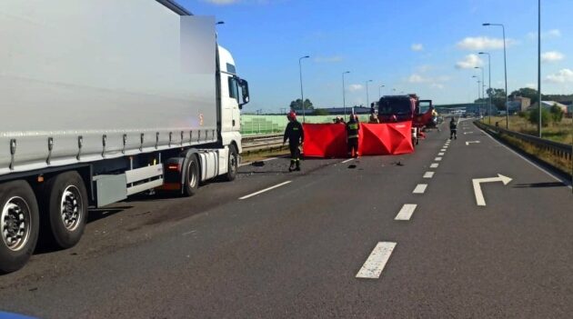 Motocyklista wjechał pod prąd na ekspresówkę. Zginął na miejscu [ZDJĘCIA]