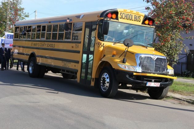 Przyjechał! Uczniowie mogą już cieszyć się prawdziwym amerykańskim autobusem