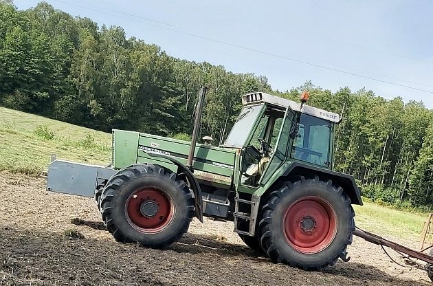 Mężczyzna wypadł z ciągnika. Nie żyje