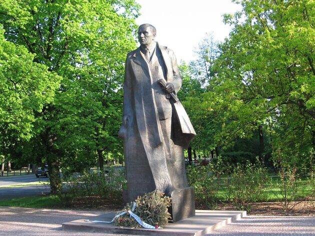 Białostoccy radni zgodzili się na lokalizację pomnika Romana Dmowskiego