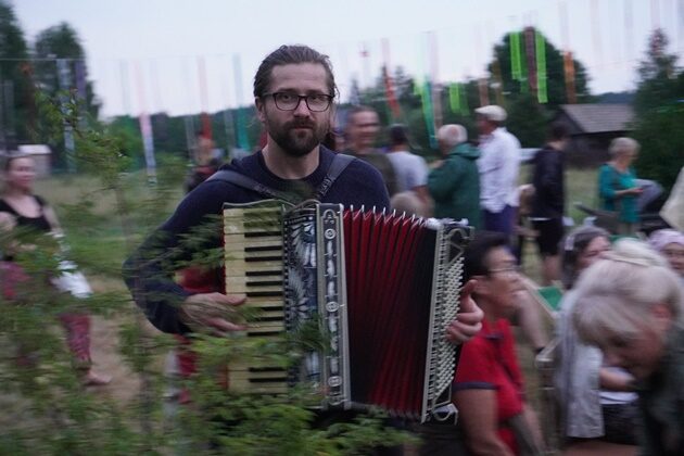 Teatr, muzyka, działania społeczne. Wywiad z Mateuszem Tymurą