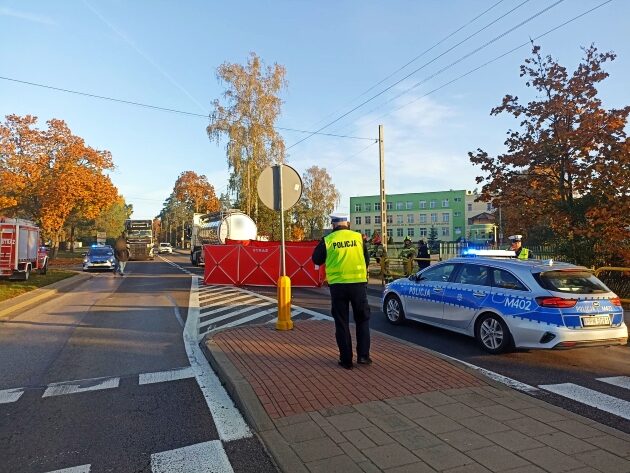 15-latka zginęła na pasach tuż przy szkole. Potrąciła ją ciężarówka