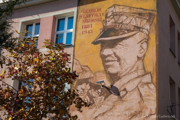 Odsłonięto mural przedstawiający gen. Władysława Sikorskiego