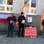 "Minister Czarnek niszczy polską oświatę" - manifest na Rynku Kościuszki