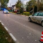 Motorower zderzył się z osobówką. 2 osoby w szpitalu