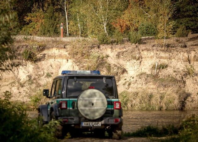 W ręce pograniczników trafiło 10 "kurierów". Próbowali wywieść 45 migrantów