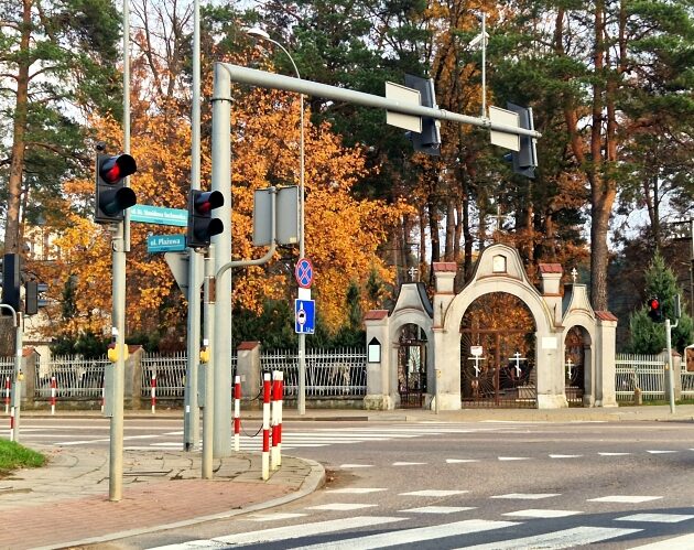 Wszystkich Świętych. Będzie zmiana organizacji ruchu w rejonie nekropolii 