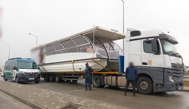 Wiózł katamaran. Tylu nieprawidłowości w jednym transporcie dawno nie naliczono