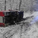 Unikając zderzenia wjechali do rowu