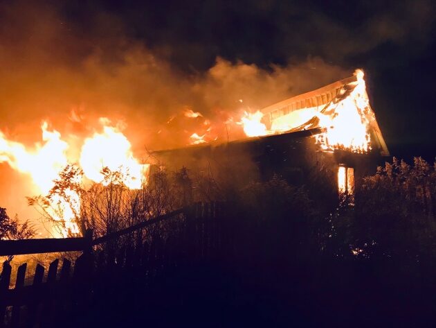 24 strażaków walczyło z pożarem domu w Choroszczy