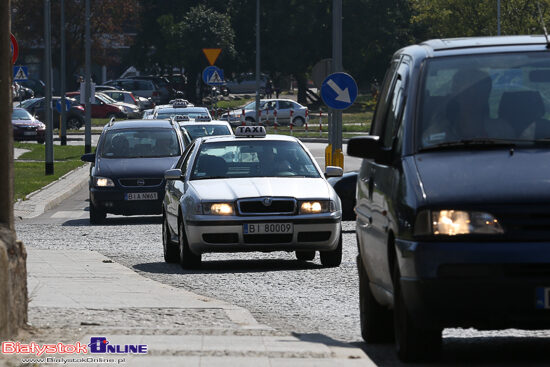 Po 6 latach prezydent wpuszcza TAXI na wszystkie buspasy