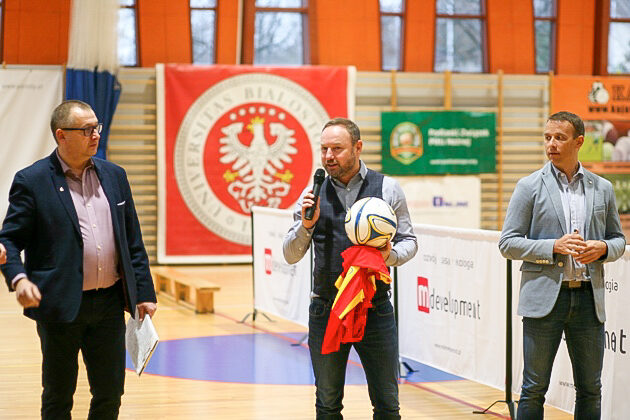 W hali UwB rozegrano charytatywny turniej. Licytowano m.in. koszulkę "Franka"