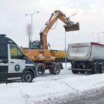 Wieźli żwir. Jak się okazało, było go znacznie za dużo