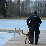 Policja apeluje o niewchodzenie do zamarzniętej wody