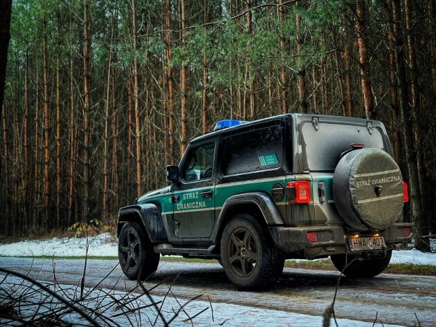 Białorusin przewoził 5 Afgańczyków. Został zatrzymany po pościgu