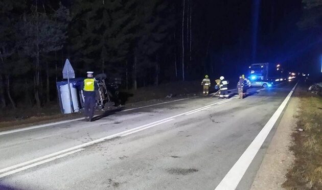 Bus zderzył się z samochodem osobowym w miejscowości Rybniki