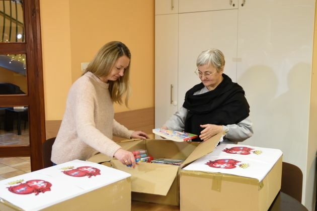 Przygotowano paczki, które trafią do chorych dzieci