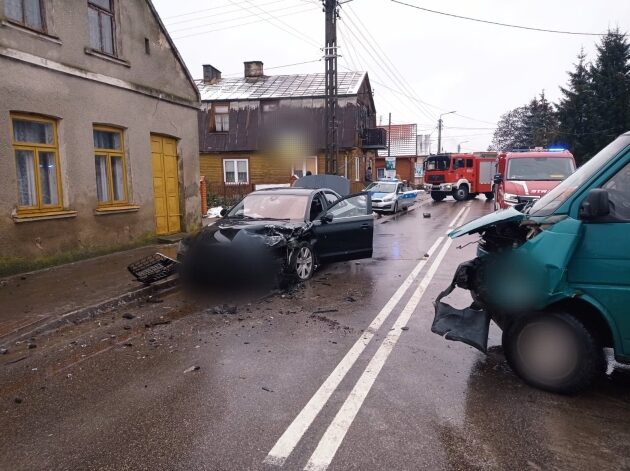 Pijany kierowca wjechał w audi. Było w nim 3-miesięczne dziecko