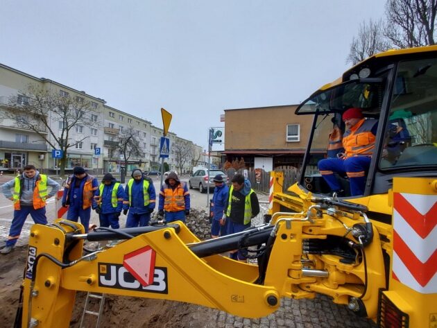 Brak wody w centrum miasta. Mała zapadlina, duży kłopot [ZDJĘCIA]