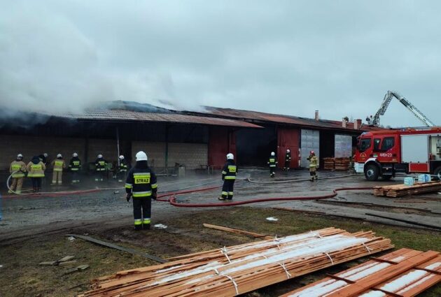 Pożar tartaku. Wewnątrz znaleziono zwęglone zwłoki mężczyzny