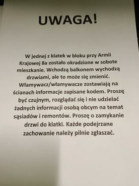 Seria włamań w okolicach Leśnej Doliny. Na klatkach pojawiły zaszyfrowane napisy