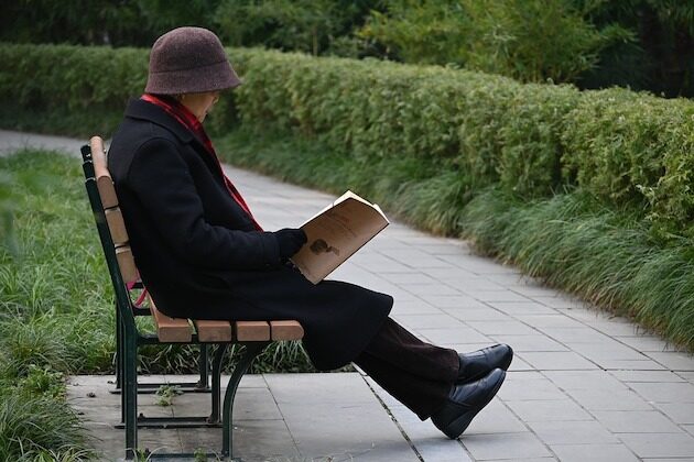 Seniorzy wpadają w długi. Rekordzista ma do oddania ponad 10 mln zł