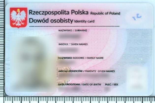 Wylegitymował się kolekcjonerskim dowodem osobistym. Musiał słono zapłacić