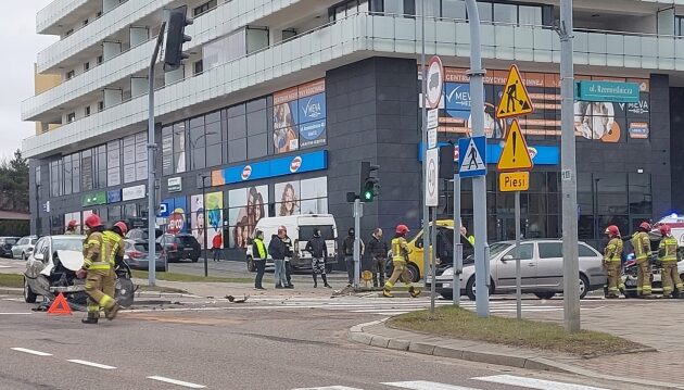 Białystok. Kierowca zignorował czerwone światło, zderzył się z autami