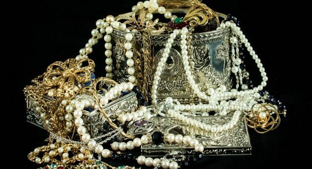 Z okazji Dnia Kobiet będzie można wykonać biżuterię w Muzeum Wojska