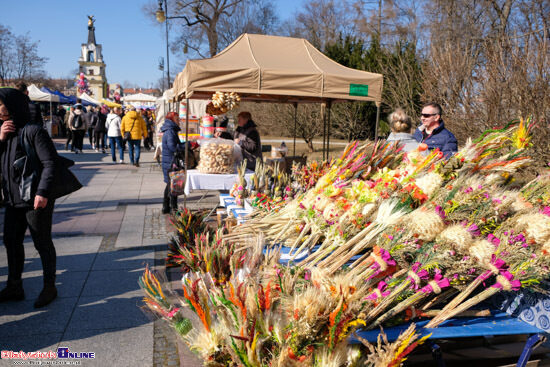 Regionalne przysmaki, ozdoby wielkanocne i inne produkty na Wielkim Jarmarku Kaziukowym