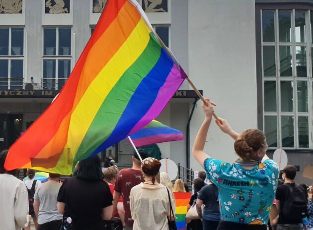 Tęczowy Białystok uruchomił drugi telefon zaufania dla osób LGBT+